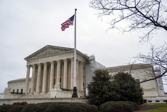 美最高法院就政府关税政策合法性展开辩论