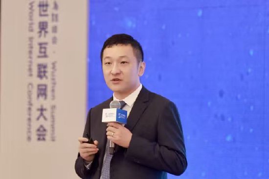 蚂蚁集团骆骥:蚂蚁已部署万卡规模国产算力群,全面应用于安全及风控|直击乌镇